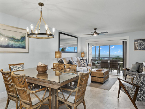 Family Friendly Complex in Sanibel Located on the Beach